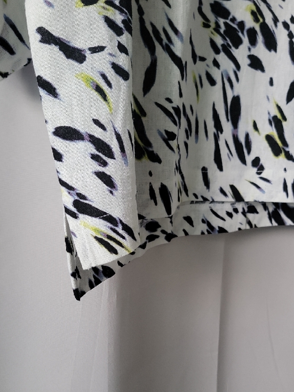 DKNY Black, White and Yellow Abstract Boxy Crop Top Linen Blend, Size M - Picture 6 of 6